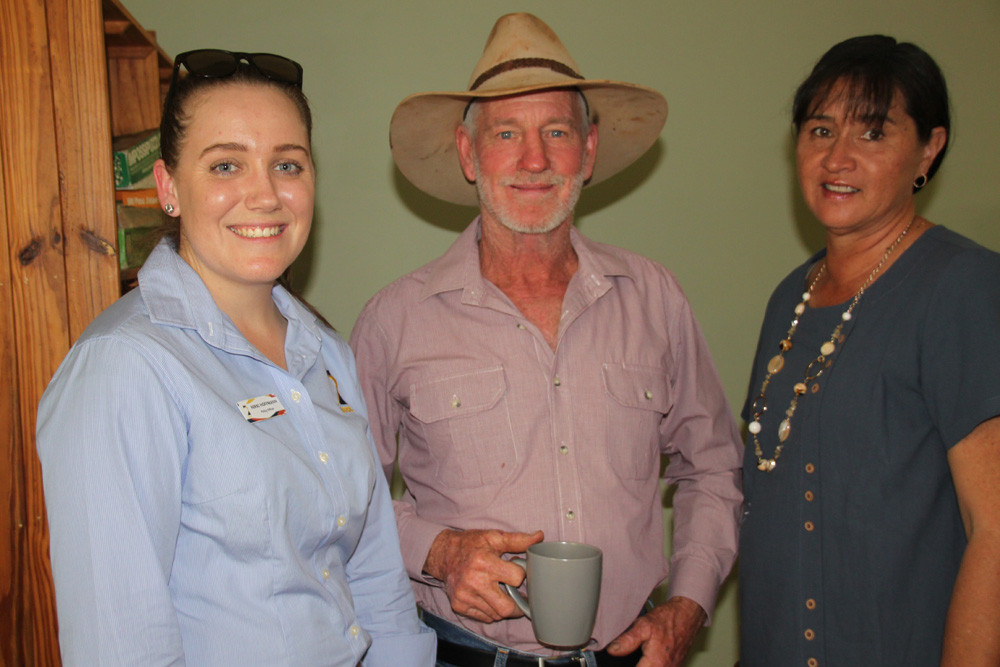 Agforce Policy Officer, Townsville-based Nikki Hoffman, chats with Mt Surprise graziers, Tom and Christine Saunders of “Whitewater” Station.