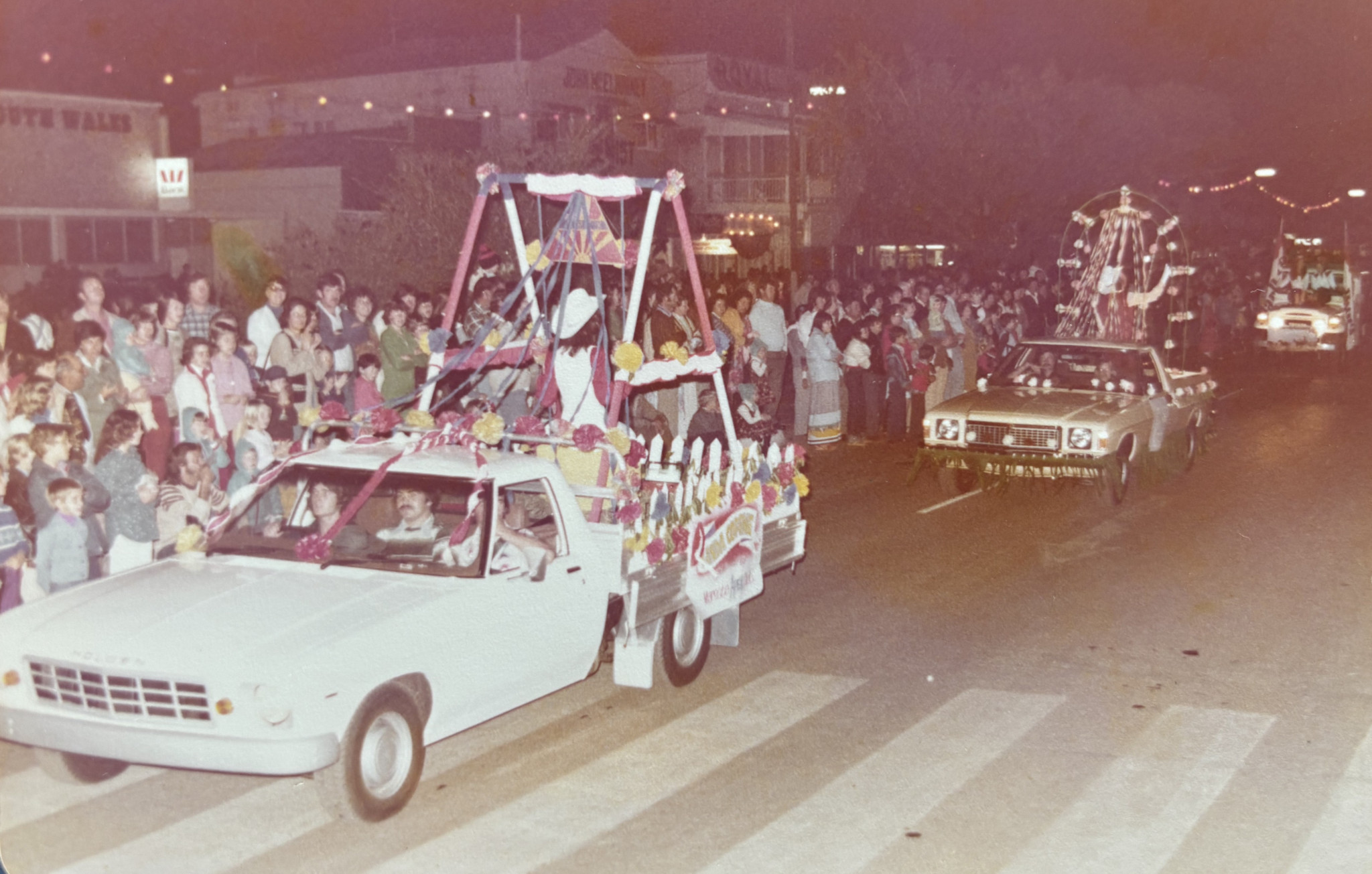Queen entrants decorating their own floats for the parade still stands as the tradition to this day.