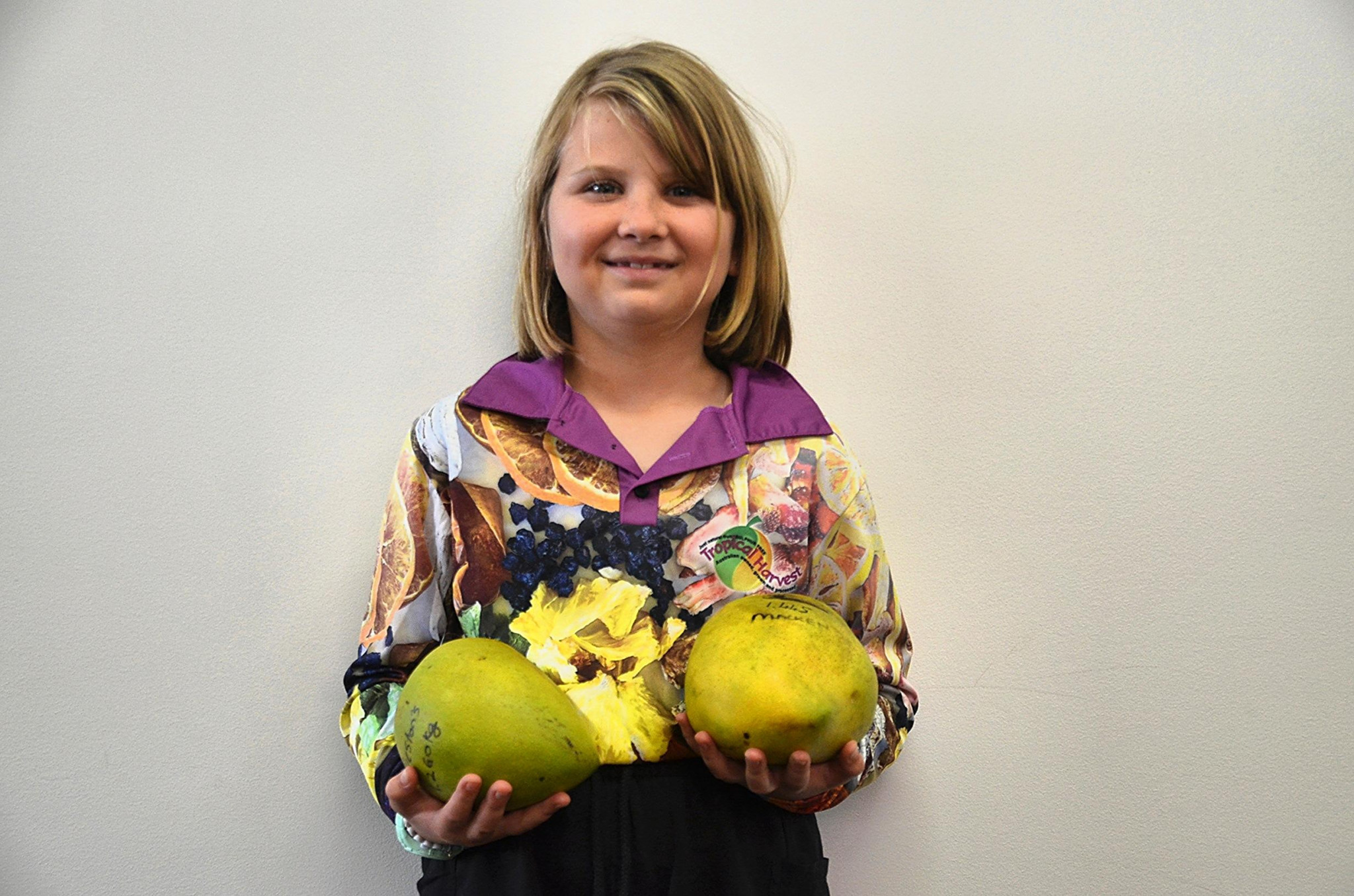 Mackenzie O’Shea with her 1.445kg mango.