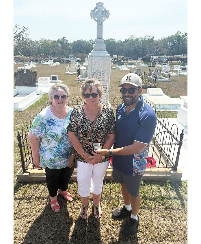 Great nieces (from left) Sue Hamil, Jenny Musumeci and Patrick Aloia accept the medal to honour Dvr – John Edward “Jack” Hynes.