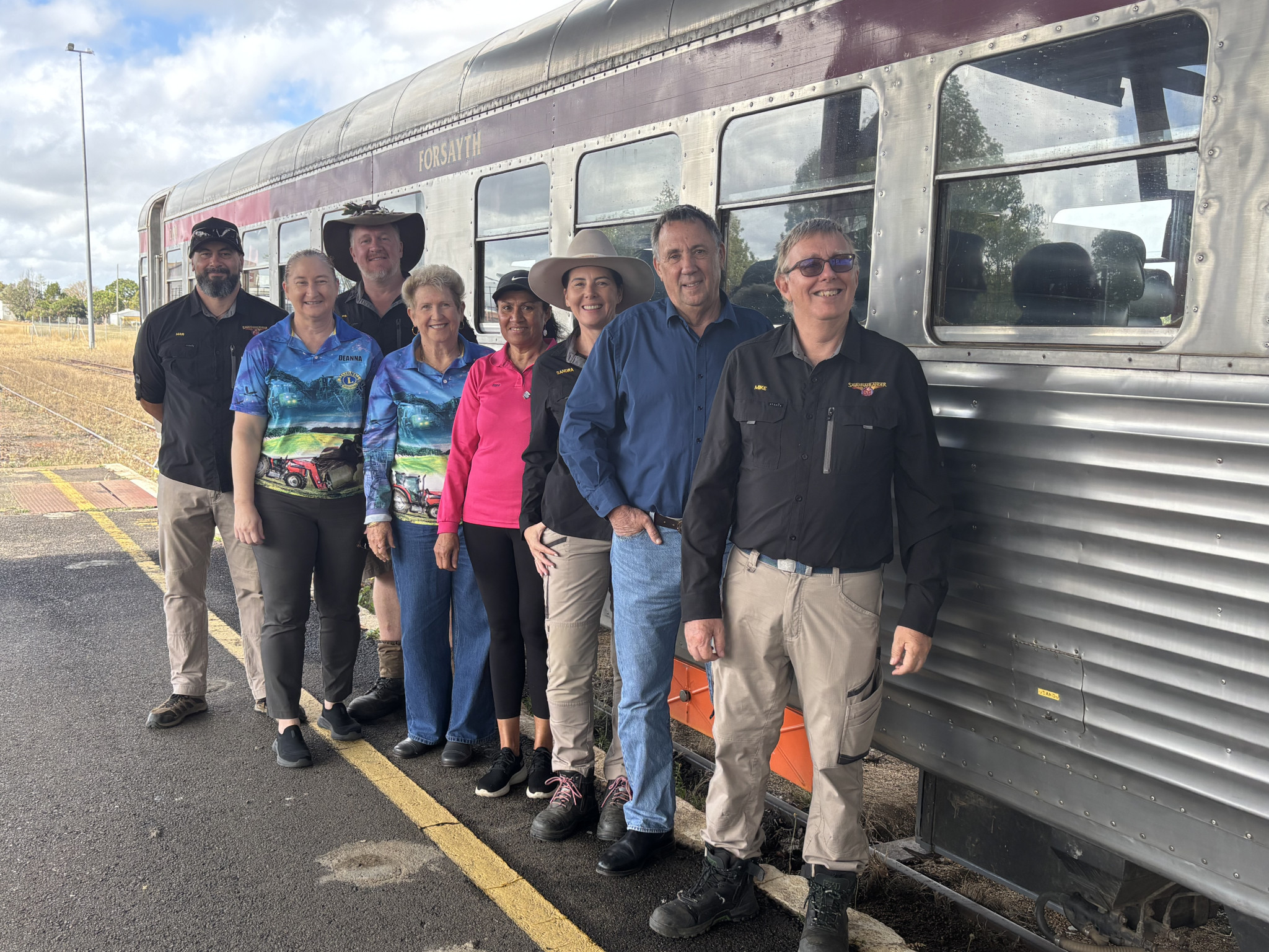 From Left, Mar Stirling from Savannahlander, Deanna Percy from Mareeba Lions, Wil Kemp from Savannahlander, Patricia Pottle – Mareeba Lions President, Maria Ratumaibuca – Mareeba Rotary President, Sandra Ford from Savannahlander, David Kempton MP and Mike Lee from Savannahlander.