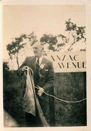 Unveiling of the temporary Anzac Avenue sign by Mr. J. Walker, president of the Mareeba RSL during the afternoon of Anzac Day 1951.