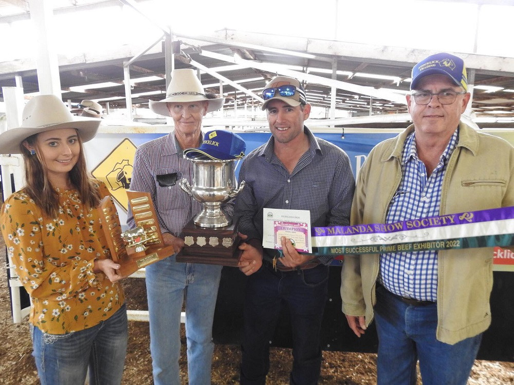 Rikki Payne, Bernie English and category sponsor, Steve Flett of Stocklick Trading were on hand to present The 2022 Most Successful Prime Beef Exhibitor, James Nasser with his perpetual trophies and prizes. James and Deana Nasser’s sustainably produced, grass fed beef is retailed through the Barron Valley Hotel, Atherton. (Picture Hide and Horns Photography)