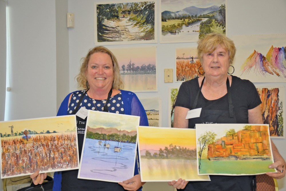 Cr Lenore Wyatt and Mareeba Arts Society treasurer Merilyn Holmes with their art.