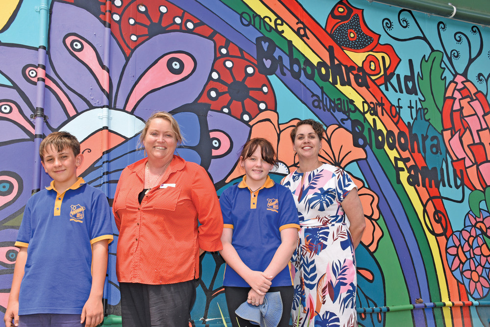 New Biboohra State School principal Cherene Trimble (right) with school captains David Dix and Saraya Mills, being welcomed by Biboohra resident, Cr Lenore Wyatt.