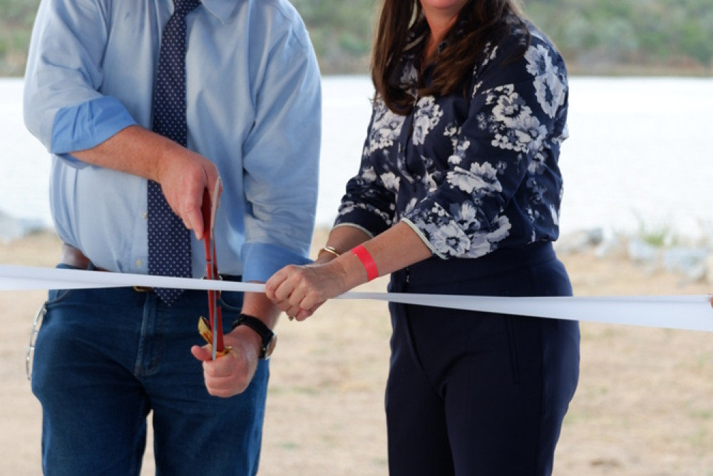 Deputy Prime Minister Barnaby Joyce and Senator Susan McDonald officially opened Charleston Dam in the Ethridge Shire recently, providing many social and economic benefits to the region.