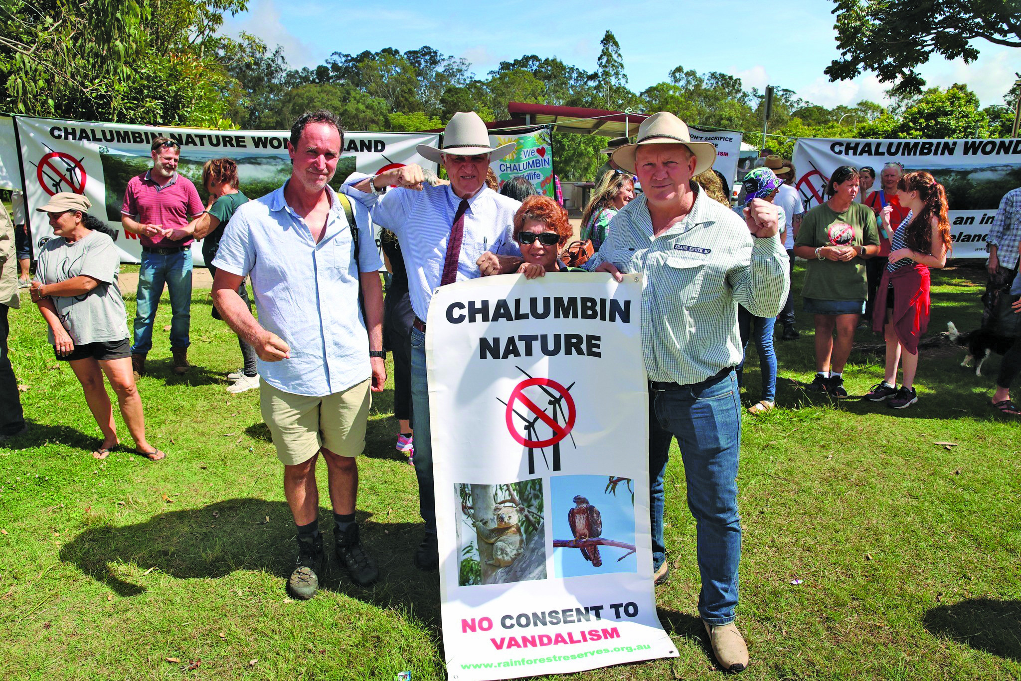 KAP’s Bob Katter and Shane Knuth at a recent community protest.