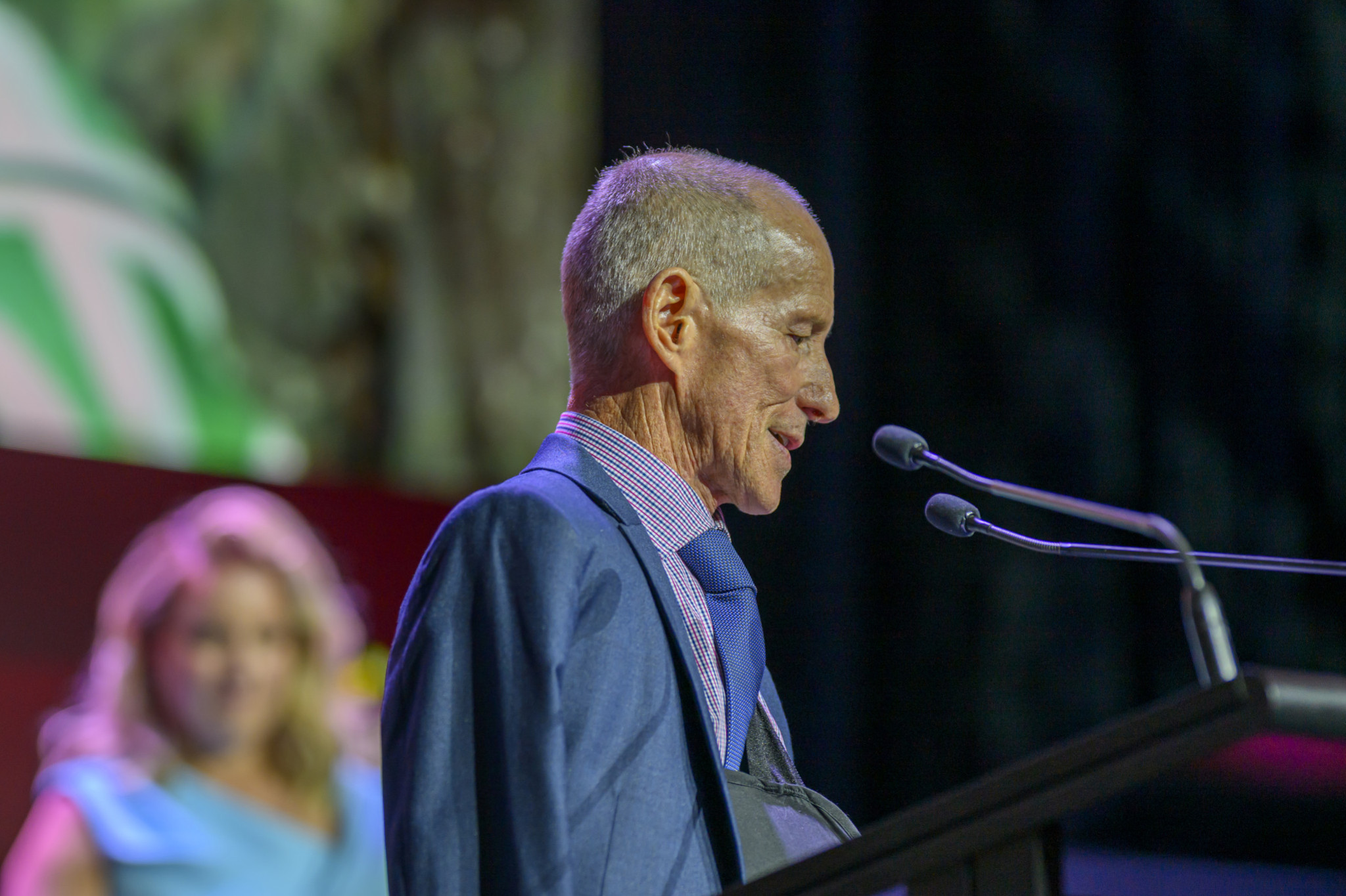 Mike Pelling accepting his Hall of Fame inclusion.
