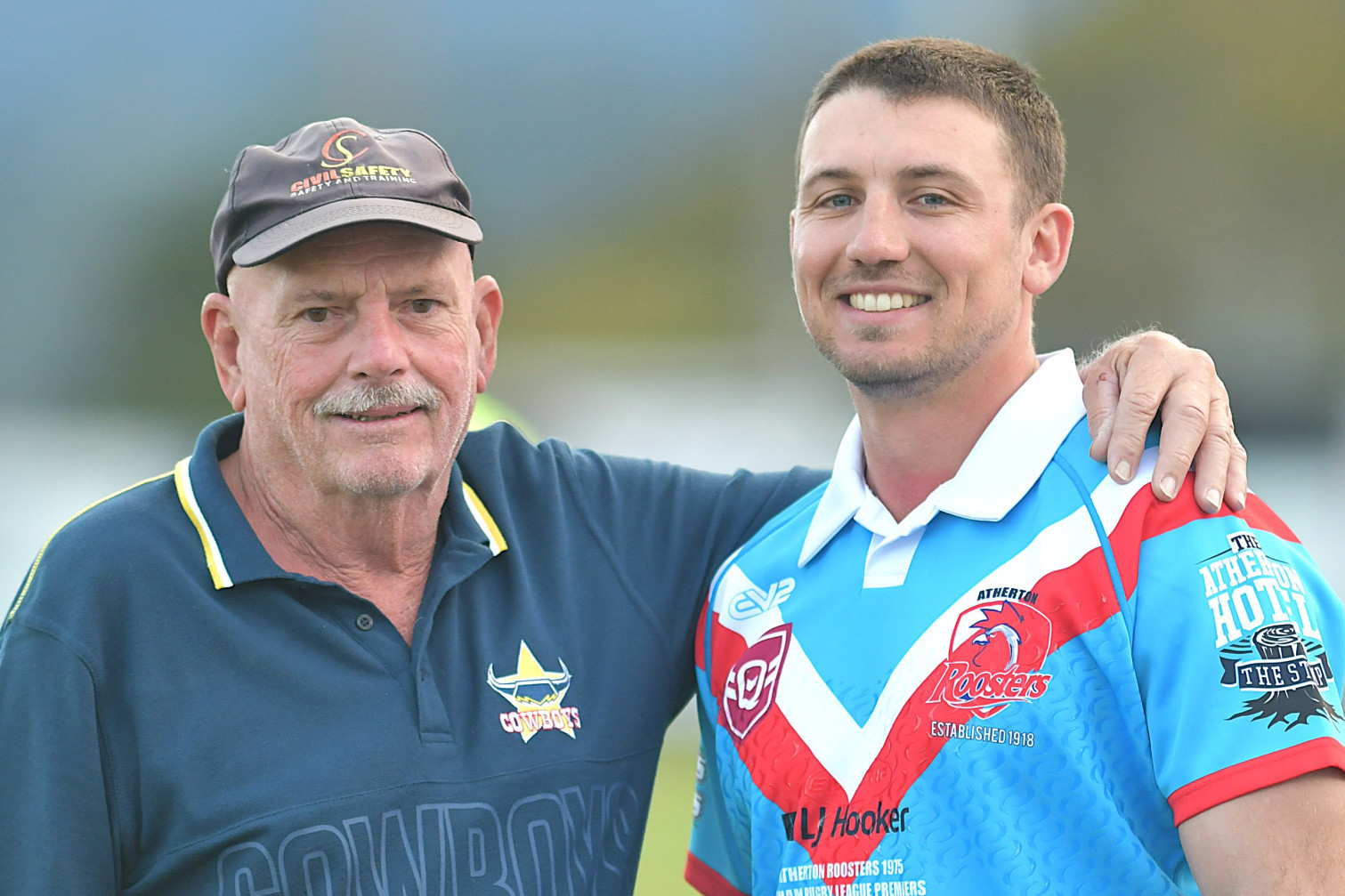 1975 forward Jeff Moss (left) and 2025 five-eighth and team captain Ned Blackman before the memorial match.
