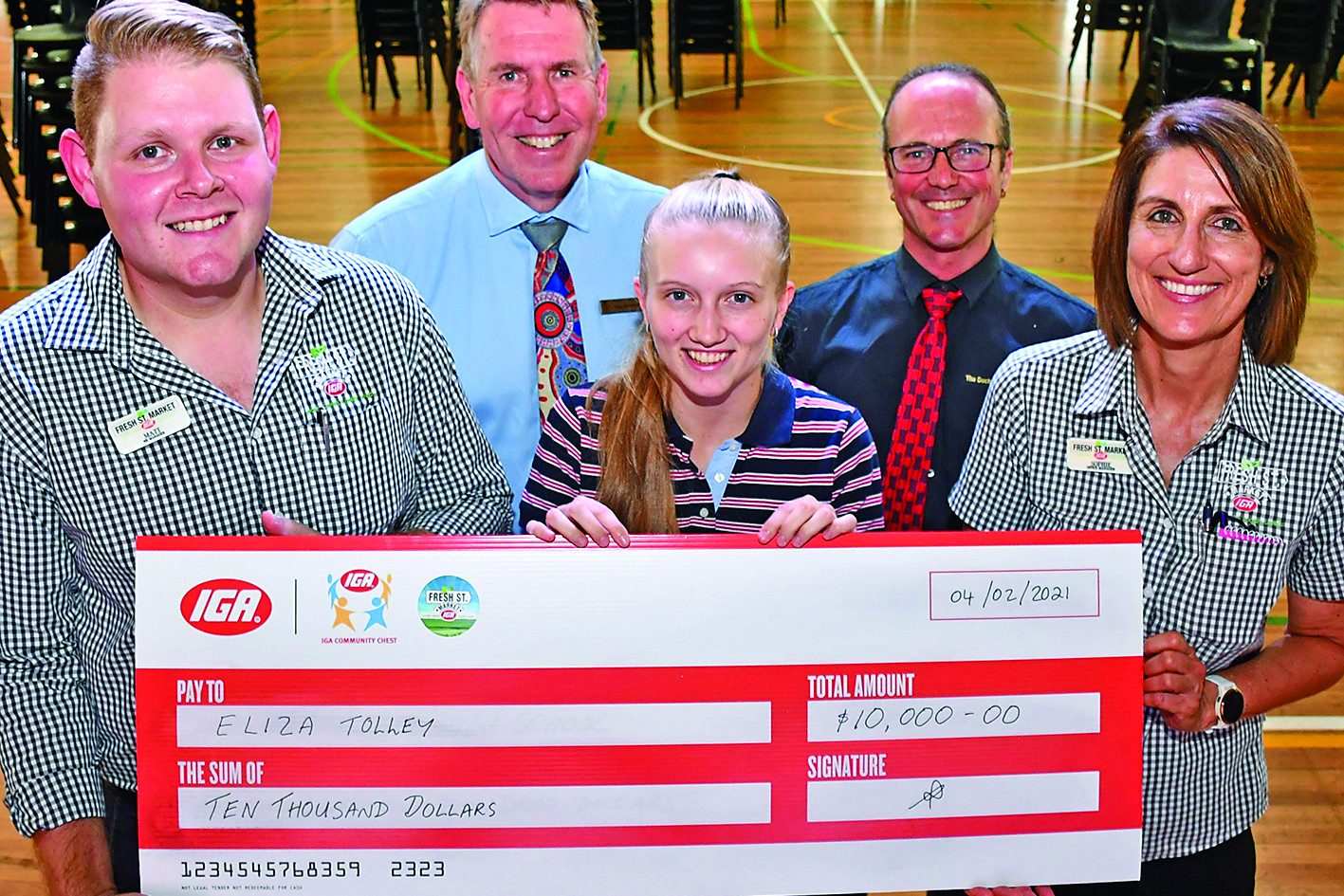 Eliza Tolley receives her $10,000 Fresh St Market IGA University Scholarship. Pictured with Fresh St Market IGA Partnerships Manager Matt Bowles, Offi ce Manager Sophie Irvine, Atherton State High School Principal Tony Whybird and Atherton State High School P&C President Dr Andrew Dennis.
