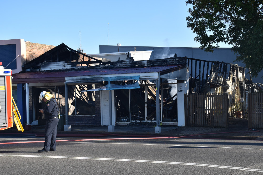The cause of a fi re which gutted Mareeba businesses, Hort St Café and Floral Magic remains undetermined.