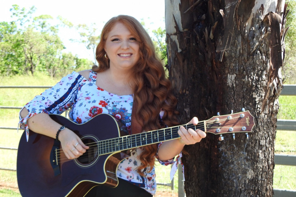 Becci Nethery’s new single “Feels like Home” has soared to number one on the Australian Country Music Chart.