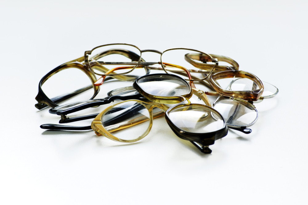Donate old glasses - feature photo