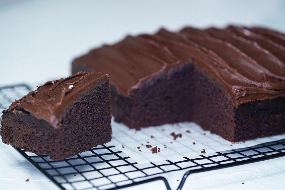 Easy bake chocolate cake - feature photo