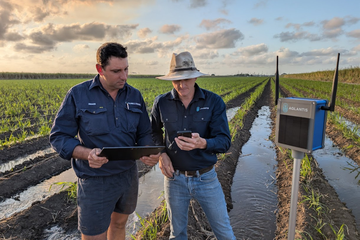 Andrew Castelanelli (left) operating the smart Irrigation system with Aglantis regional manager Barry Cross.