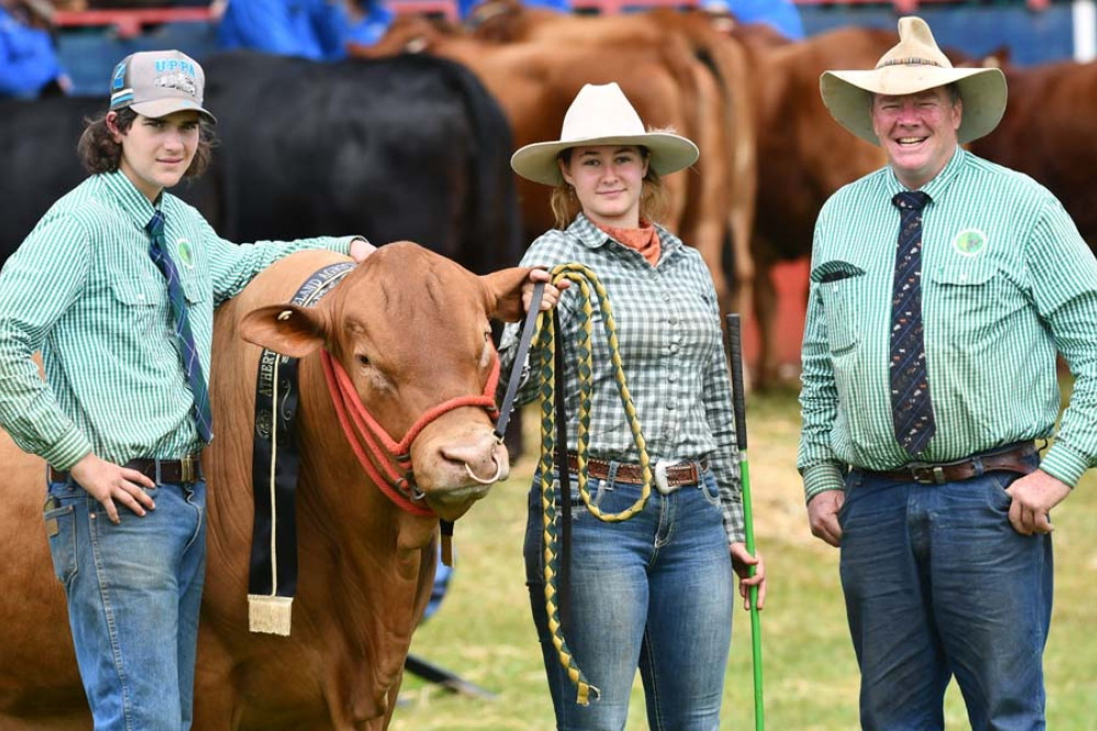 Beef cattle champion, bull Pinnacle Pocket Manuka, (L to R) Tom Spies, Sascha Micola, Peter Spies