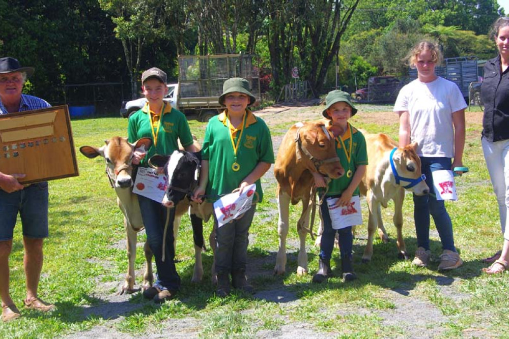 Judge Colin Daley with Millaa Millaa State School students who participated in the school’s 2023 Calf Day and principal Annie Coase.