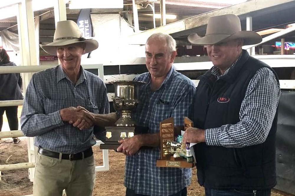 Owen Rankin (centre) is pictured with longstanding Prime Beef steward Bernie English (left) and judge Simon Fraser of JBS Townsville (right) at last year’s 2023 Malanda Show Prime Beef presentations.
