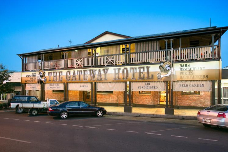 Gateway hotel welcomes new owners. - feature photo