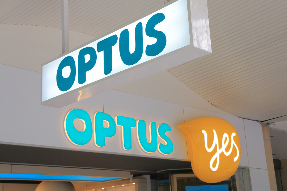 Optus refunds businesses almost $800,000 after billing error - feature photo