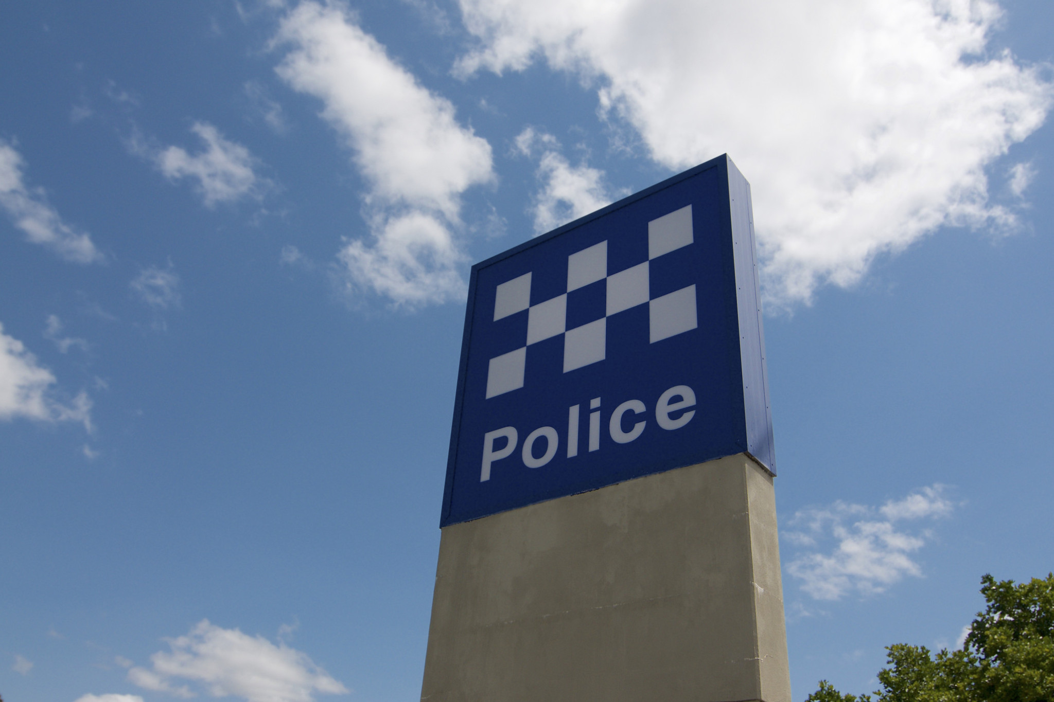 Man charged over knife threats - feature photo