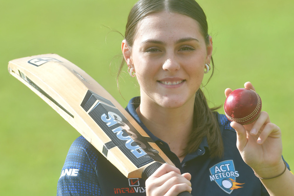 Amy Hunter has achieved her lifelong dream and climbed the ranks of women’s cricket in Australia after signing a contract to play for the ACT Meteors in the Women’s National Cricket League.