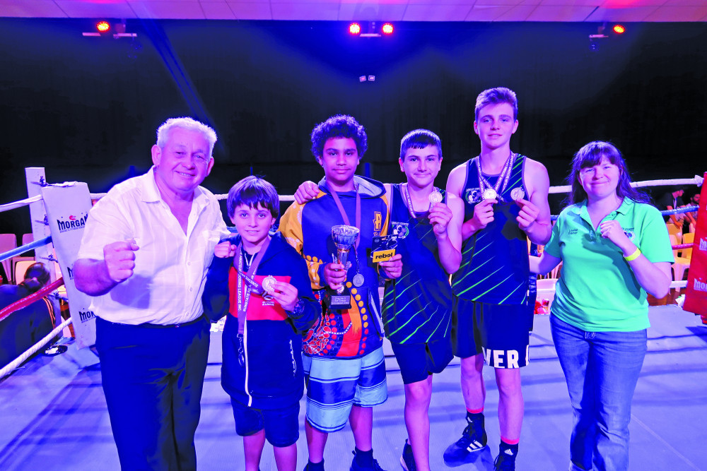 Ashley Cupitt OAM, Jim Maidment, Deakin Csoma-Weare, Jacob Muoio, Cohan Lockett and Louise Anderson-Clemence at the recent Golden Gloves Titles