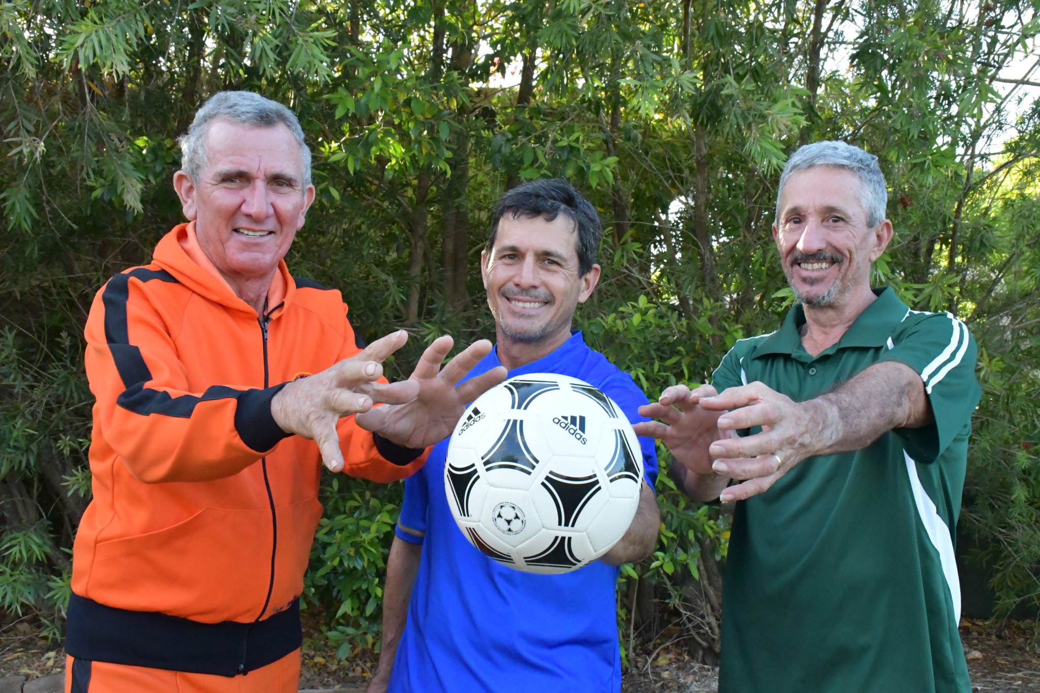 Getting ready to rumble - Louie Serafini (left) from the Mareeba team, Fantin Cup coordinator Sandro Soncin and Adrian Schincariol from the Dimbulah team.