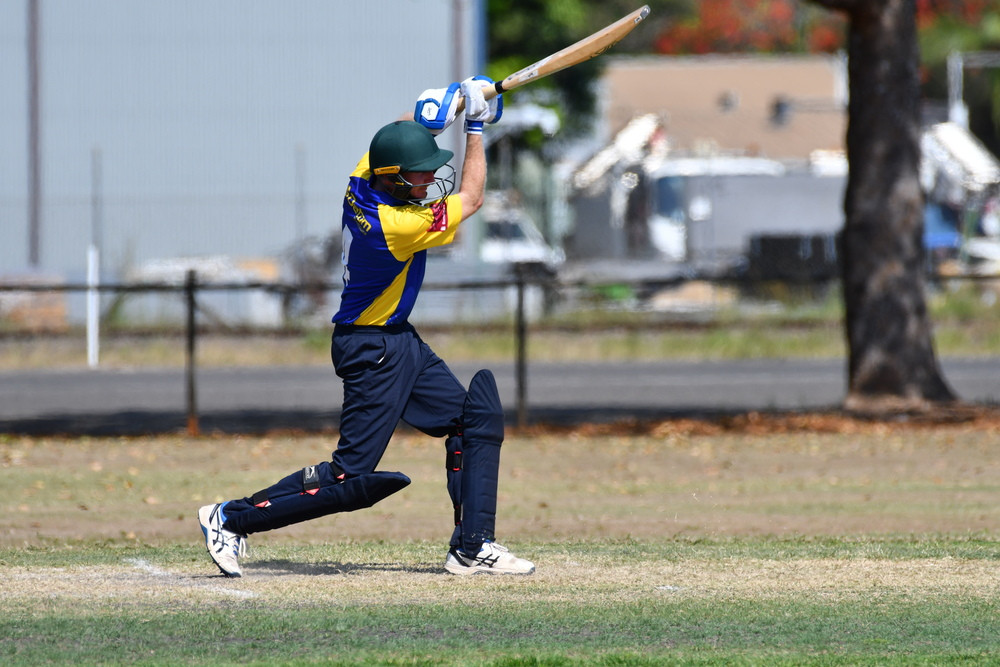 Mareeba batsman Rowan Foxwell fought his way to a solid 20 not out in an attempt to help push his team over the line during their weekend loss to Barron on Sunday.