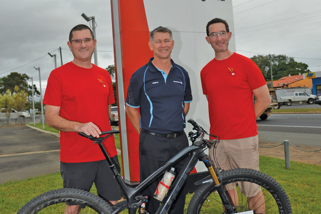 Hansen Ford and Mareeba Toyota’s Andrew Ford with the $1500 cheque being presented to members of the Mareeba Mountain Goats Steven Soda and Rudi De Faveri.